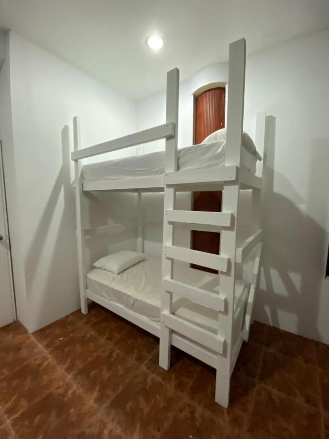 Beach Dorms Сан Хуан Екстериор снимка